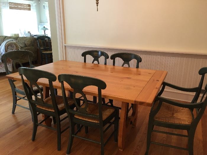 Pine Trestle table with 2 leaves and 6 Pottery barn Chairs