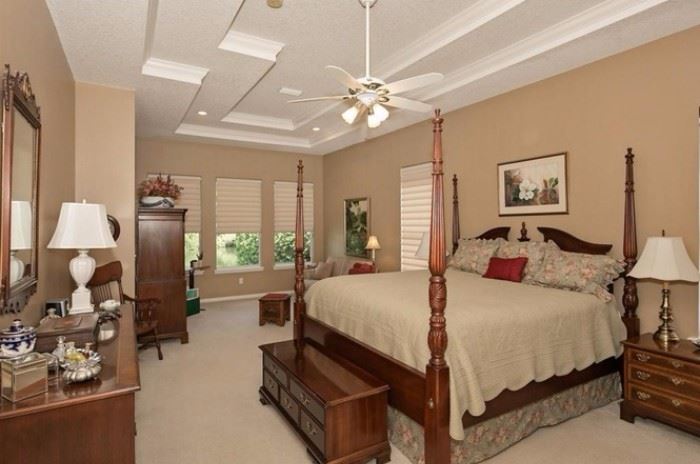 Master bedroom - King "sleep by number" 4 poster bed