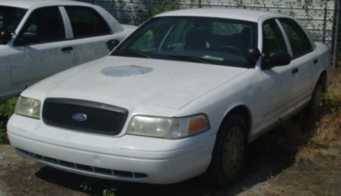 Another View Of 2004 Ford Crown Victoria