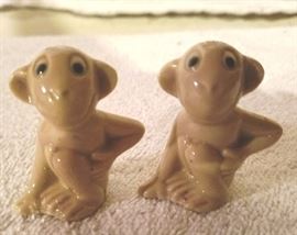 Two Monkey Figures / Japan