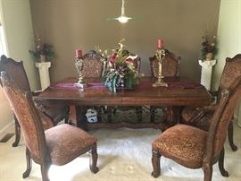 AICO AMINI INNOVATION CORP VINTAGE FRUITWOOD DINNING ROOM TABLE AND 8 CHAIRS