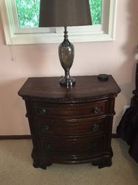 MICHIGAN HOMES NIGHT STAND AND QUEEN BED