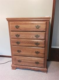WOOD CHEST OF DRAWERS 