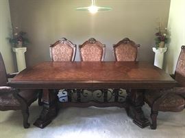 Dinning room table 
