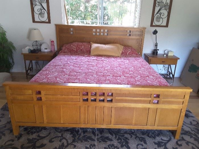 Cal King Oak Bedroom Head and Footboard, almost new mattress. This matches the tall dresser and the 2 end tables/night stands. 1992 from Macy's.