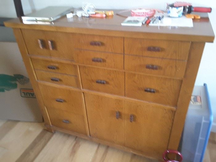 Tall Oak bedroom dresser with 11 drawers and cabinet with 2 doors that opens up, for your smaller items, socks, lingerie, t shirts and more. Matches the other Oak Bedroom Set. 1992 from Macy's.