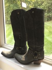 Women's cowgirl boots