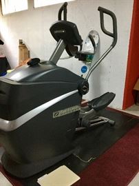 Octane Fitness Elliptical Trainer. Excellent Working Condition! Paperwork Avail! 