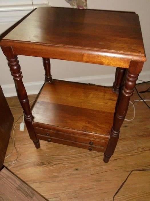 small table w/drawer