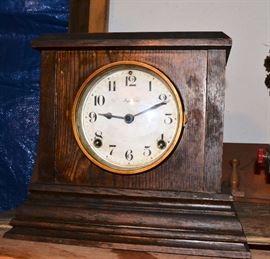 Mantel clock