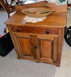 Another cute commode