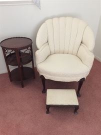 small Duncan Phyfe round table and chair