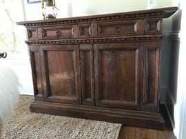 18th c. Italian credenza/sideboard. Beautiful, patinaed Walnut, all circa 1730. Original handcrafted locking mechanism. A very, very rare find. See similar example here: https://www.1stdibs.com/furniture/storage-case-pieces/credenzas/italian-tuscan-17th-century-walnut-credenza-baroque-credenza/id-f_752562/