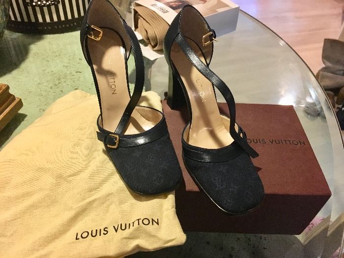Louis Vuitton, size 7