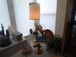 HOLLYWOOD REGENCY LAMP