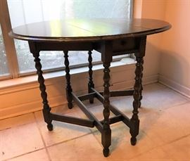 Gate leg accent table with drawer