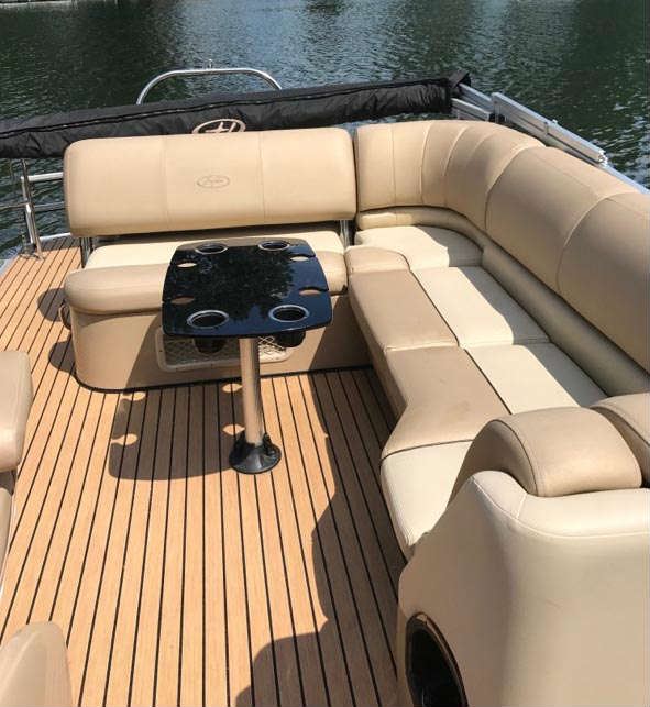 
2014 24’ Harris Grand Mariner Pontoon Boat with Lakeside Hoist. Like New - 2 years left on warranty. Most Options: LED Lighting pkg, Changing Room, Upgraded Captain Chair, Flooring, Polk Audio System with 1000 Watt Subwoofer and more....
Mercury 90 hp outboard with 130 hrs
