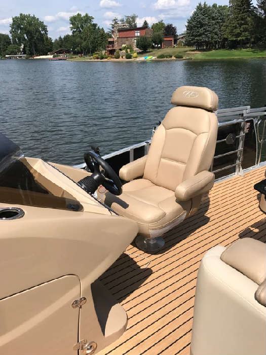 
2014 24’ Harris Grand Mariner Pontoon Boat with Lakeside Hoist. Like New - 2 years left on warranty. Most Options: LED Lighting pkg, Changing Room, Upgraded Captain Chair, Flooring, Polk Audio System with 1000 Watt Subwoofer and more....
Mercury 90 hp outboard with 130 hrs
