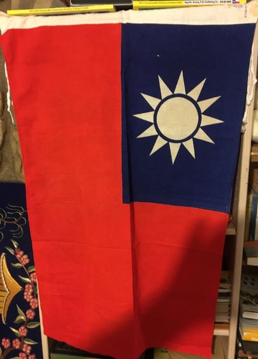 Authentic Cotton Republic of China Tiawan Flag 1930s In Excellent condition. Try to find one of these anywhere on the net.
