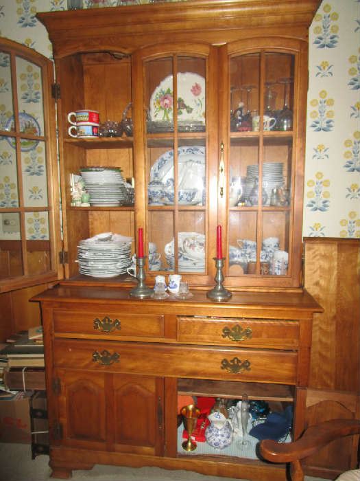 China Cabinet - loaded