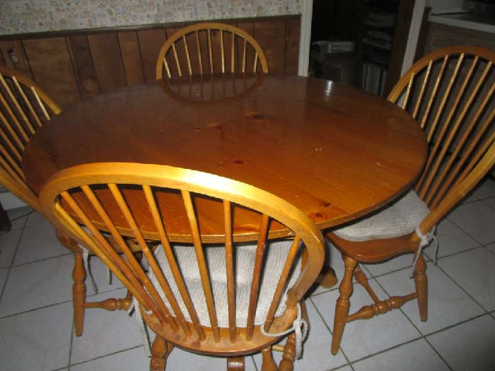 Kitchen table w/Windsor chairs - Excellent condition