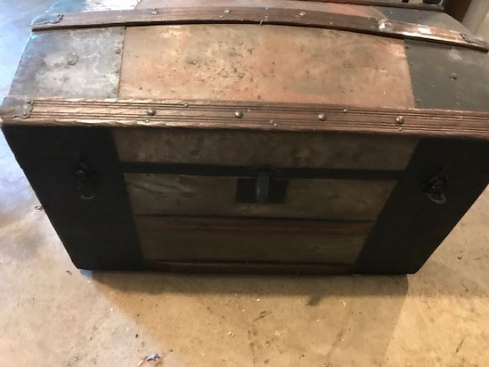 Old bubble trunk with tray and original wallpaper inside