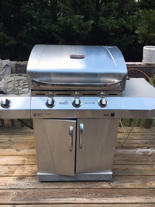 Gas grill and propane tank- sold together