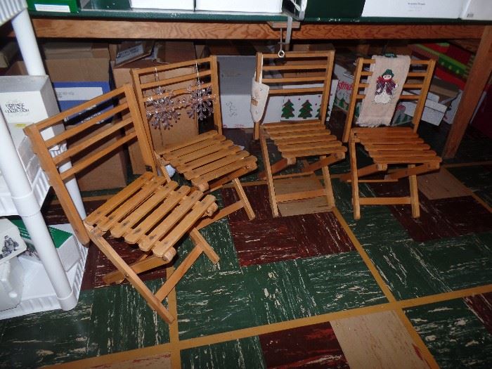4 children's chairs-folding