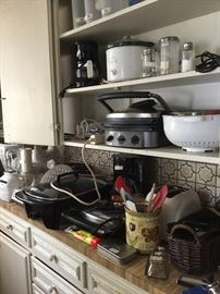 Plenty of small appliances.