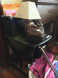 Very cute old small drop leaf end table.