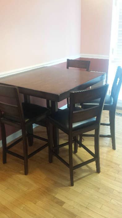 Counter Height Table with 4 chairs 