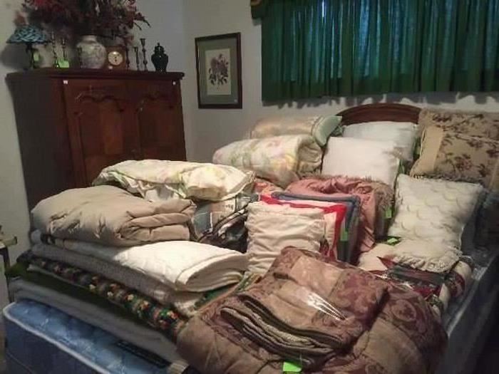 Bedding, Mahogany bedroom set 
