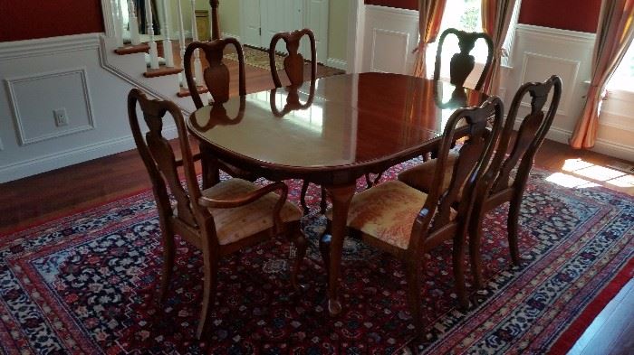 Dining Table / Chairs with a Nice Rug under