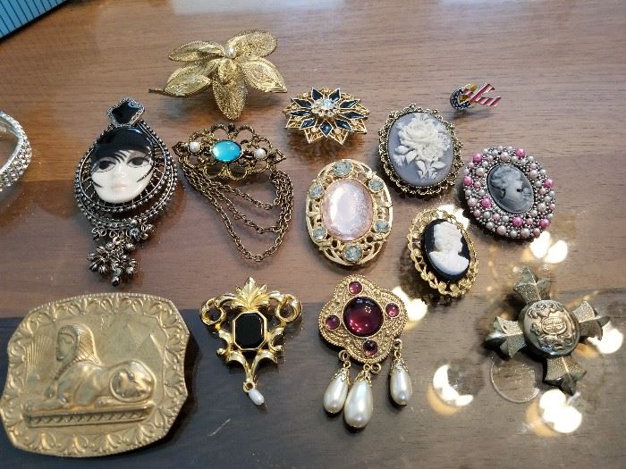 JEWELRY BROCHES AND PINS
