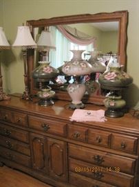 Dresser, Gone with the Wind Lamps
