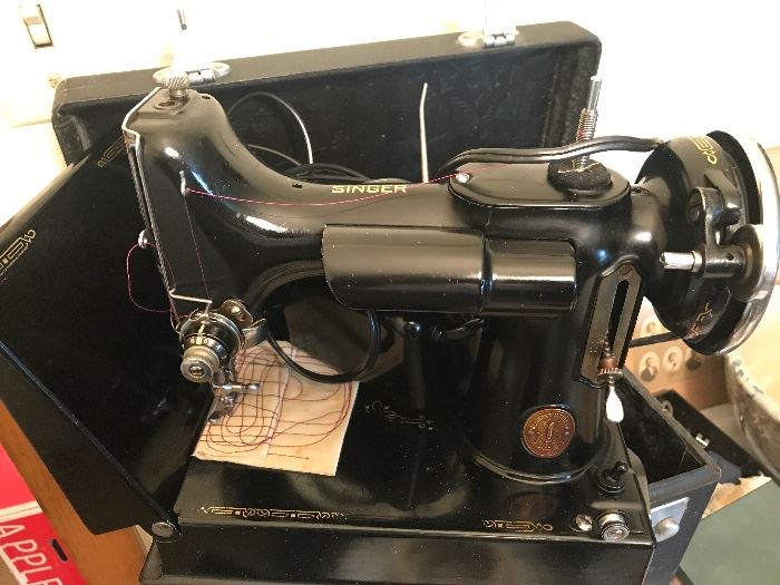 Singer sewing machine- Featherweight 