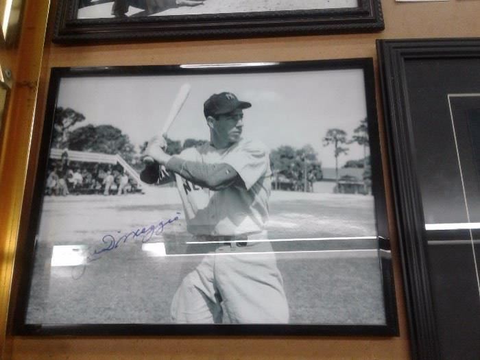 Joe dimaggio  Sign photo with Certificate of Authenticity 