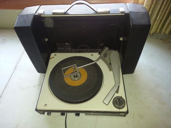 VINTAGE RECORD PLAYER WITH SPEAKERS ATTACHED