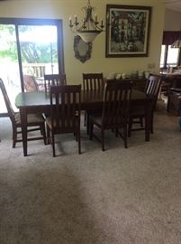 Dining set - very pretty & excellent condition