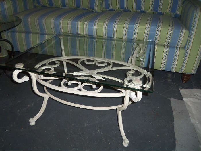Small space coffee table - easily change out the piece of glass of a different size.