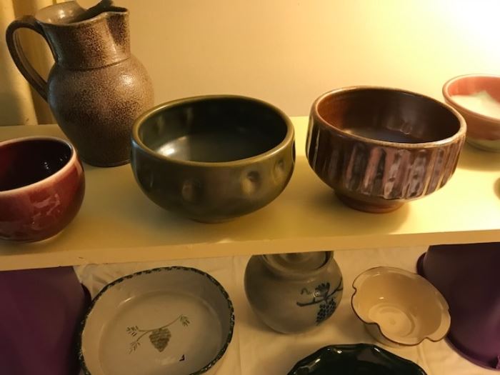 North Carolina pottery.  2 bowls by Ben Owen III: on the left, a truly young Ben piece dated early 1980's.