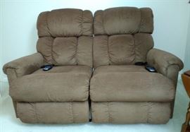 La-z-Boy Electric Reclining Loveseat