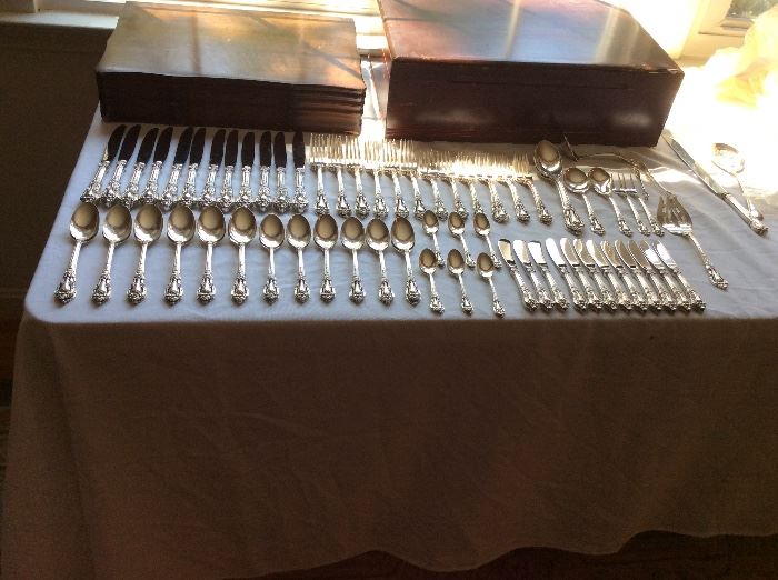 Lunt Eloquence Sterling Flatware - complete service for 12, 93 pieces