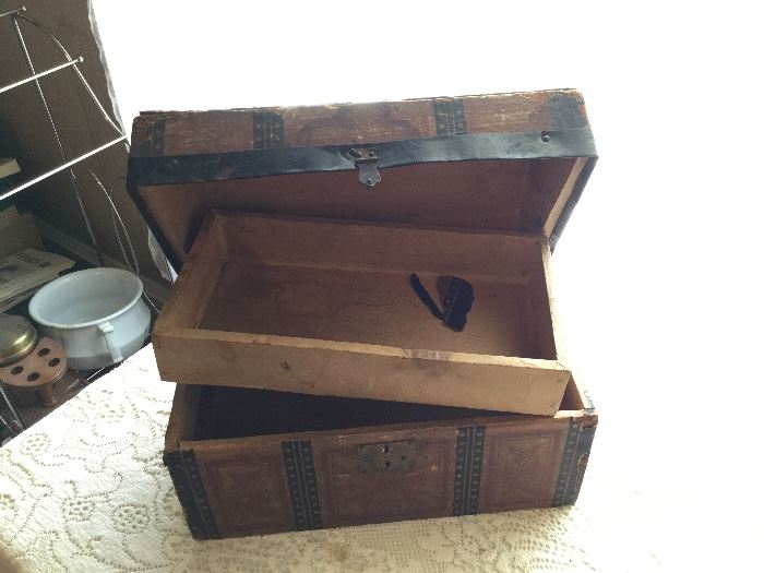 Child's doll trunk