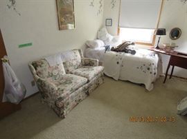 Cottage floral loves eat, twin bed