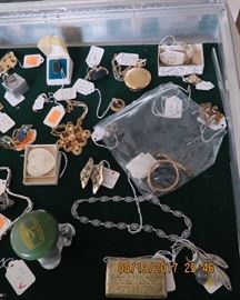 Jewelry & collectibles