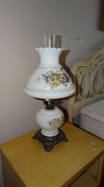 HAND PAINTED GONE WITH WIND  MID CENTURY ELECTRIC LAMP