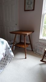 1910 OAK TIERED PARLOR TABLE.