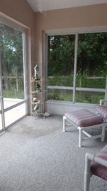 COLLECTION OF CRAFT BIRDHOUSES.