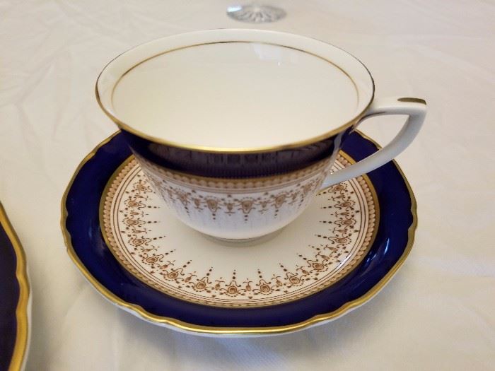 tea cup and saucer 